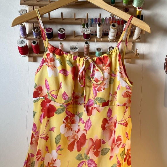 Vintage ruffle bust dress - Picture 3 of 10